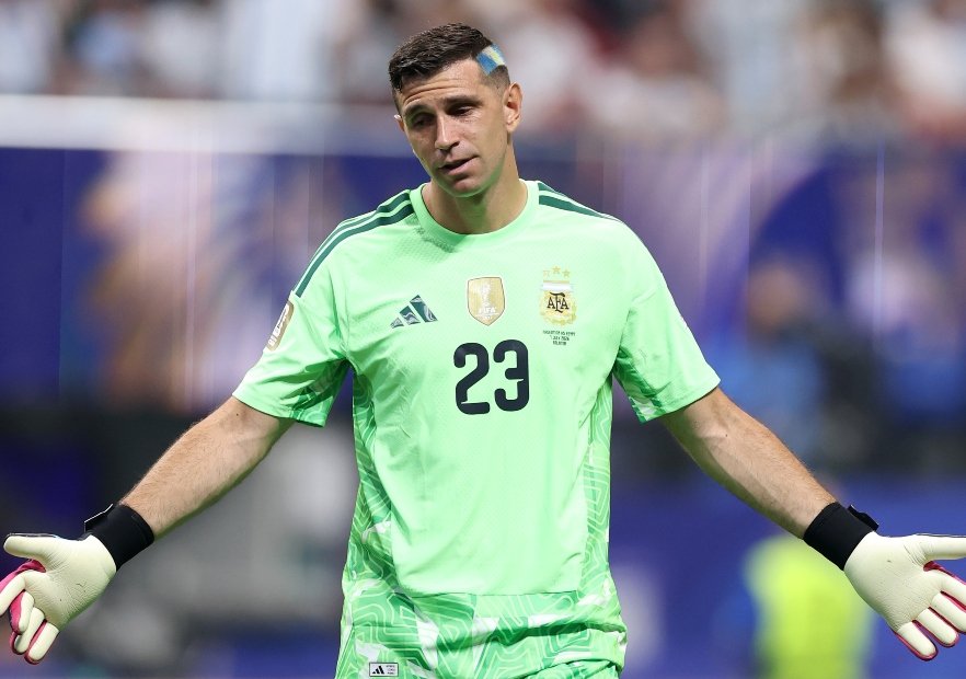Dará el salto tras varios mercados: Dibu Martínez a detalles de ser nuevo arquero del Chelsea