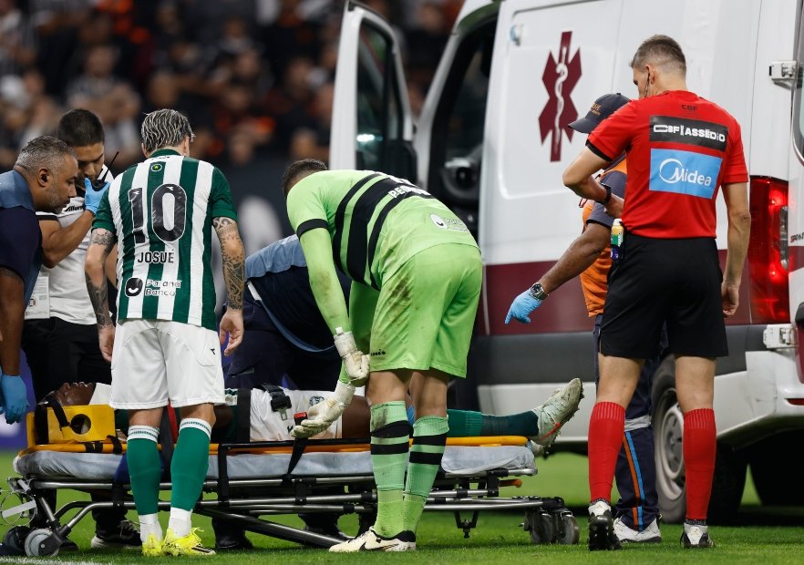 VIDEO | Y el gol fue anulado por el VAR: El trágico festejo de jugador de Coritiba que terminó en lesión