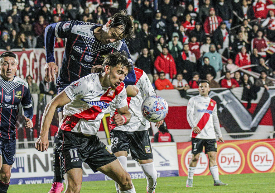 Curicó desaprovechó su ventaja numérica y firmó empate frente a Recoleta por el Ascenso