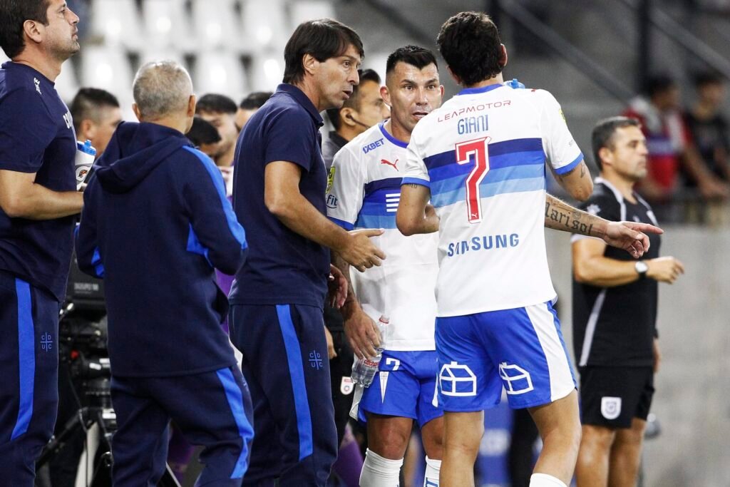 VIDEO | “Le dije al cul…”: El divertido diálogo de Gary Medel con Daniel Garnero en victoria de U. Católica