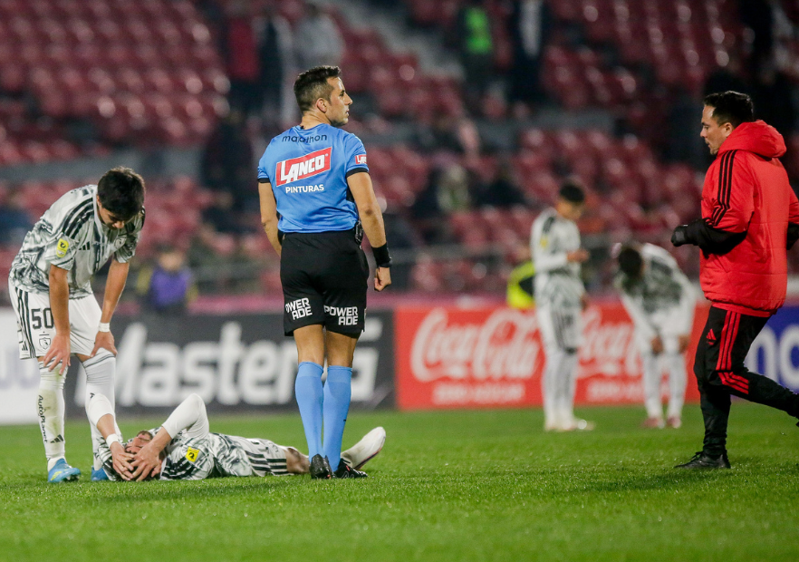 Respira Fernando Ortiz: El diagnóstico de la lesión de Maximiliano Romero que trajo alivio en Colo Colo