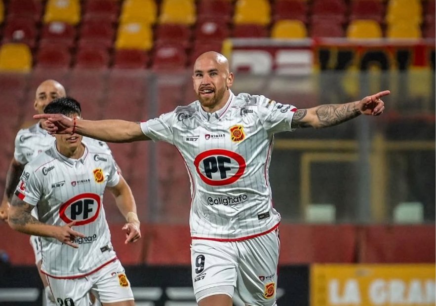 VIDEO | Insólito momento: Pasapelotas ingresó a la cancha e interrumpió contraataque de U. Española
