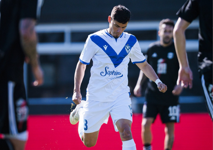 Vélez de los chilenos no pasó del empate en su visita a Riestra por el Clausura argentino