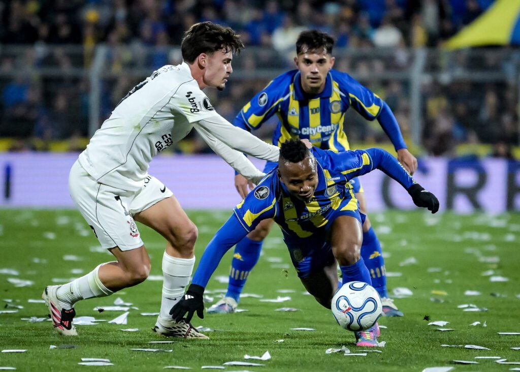 La vuelta dará que hablar: Vicente Pizarro fue titular en empate de Rosario Central ante Corinthians por Libertadores