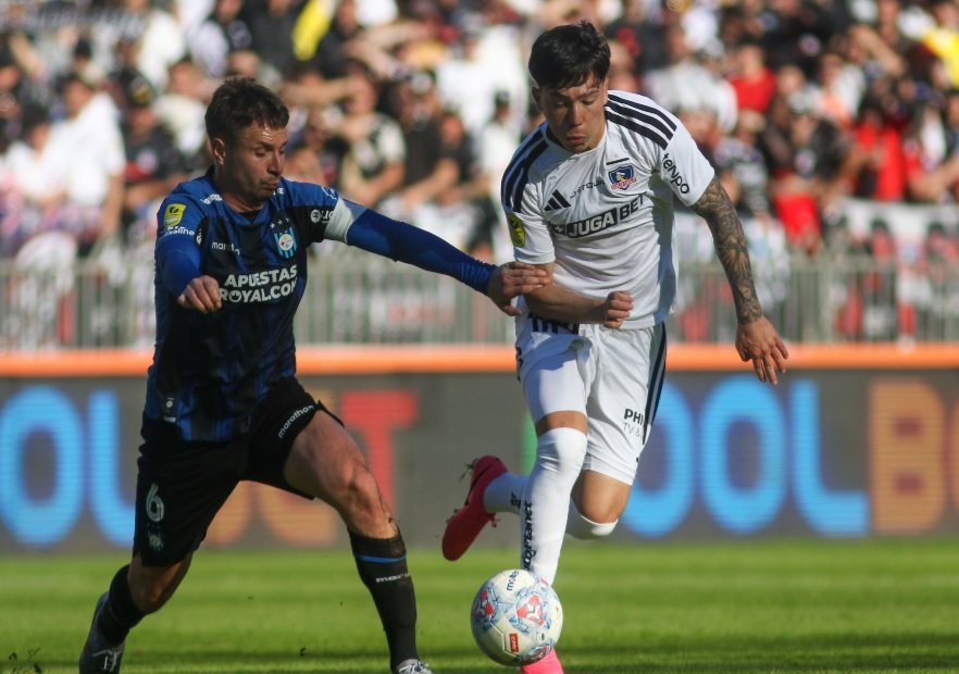 “Hicimos un buen juego pese a la cancha”: Leandro Hernández destacó a Colo Colo y se unió a las críticas de Ortiz