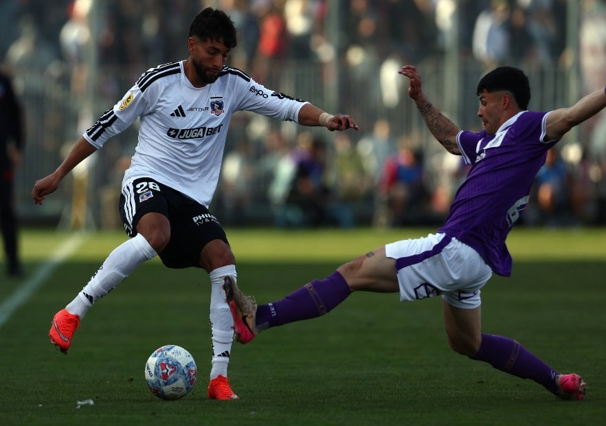 Salvado por fortuito autogol: Colo Colo empató con Deportes Concepción y mantiene buena distancia en el liderato