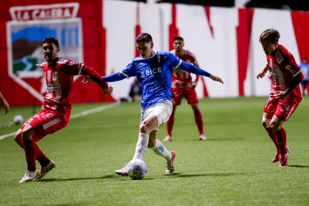 Los Cruzados deberán definir en casa: U. Católica no sostuvo la ventaja y empató ante La Calera por Copa Chile