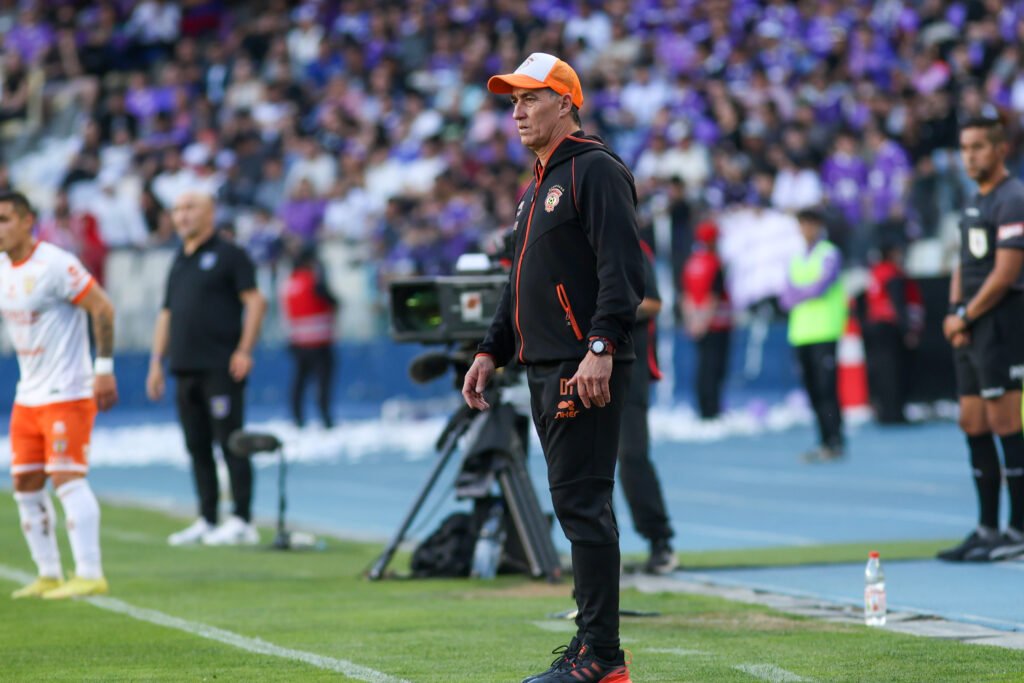 ¡Bombazo en la B! Cobreloa despidió a César Bravo pese a estar segundo y en plena lucha por el Ascenso