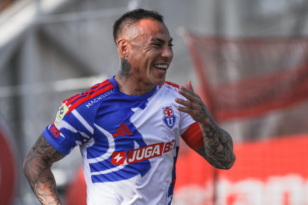 Con estatus de ídolo: La propuesta con aumento de sueldo de U. de Chile para renovar a Eduardo Vargas