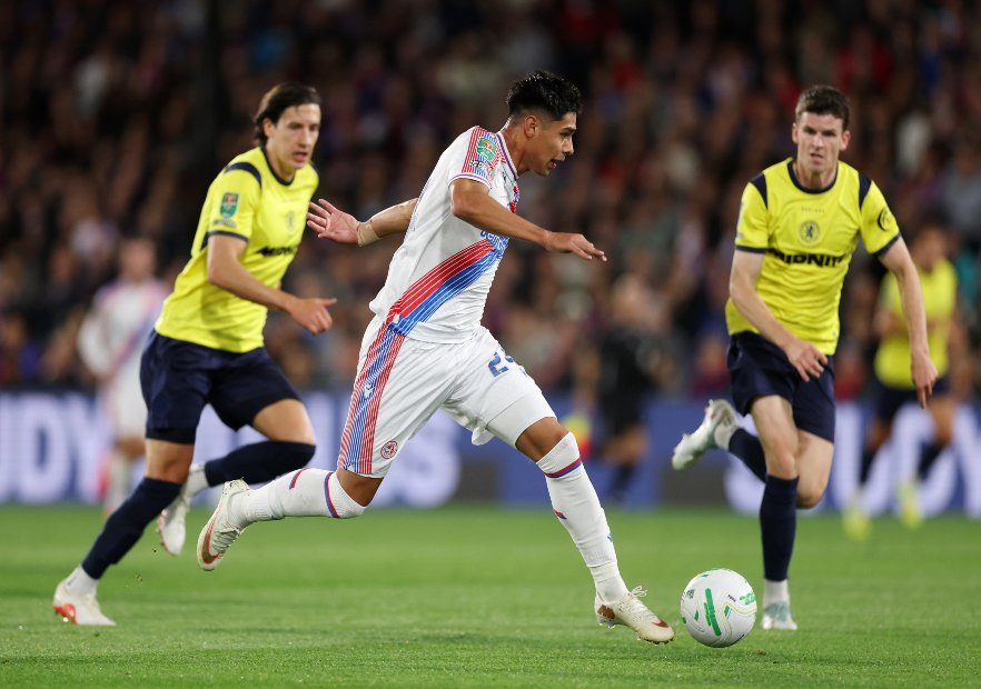 “Destellos de su indudable talento”: Prensa inglesa se rinde ante Darío Osorio tras su debut como titular en Crystal Palace