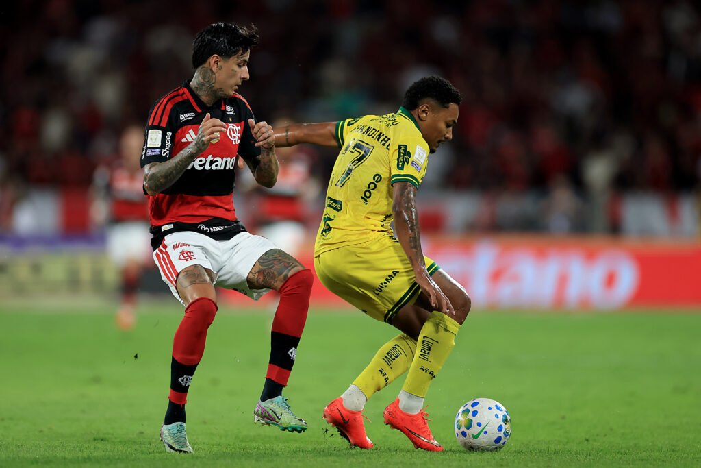 Preocupa de cara a Copa Libertadores: Erick Pulgar salió lesionado en triunfo del Flamengo