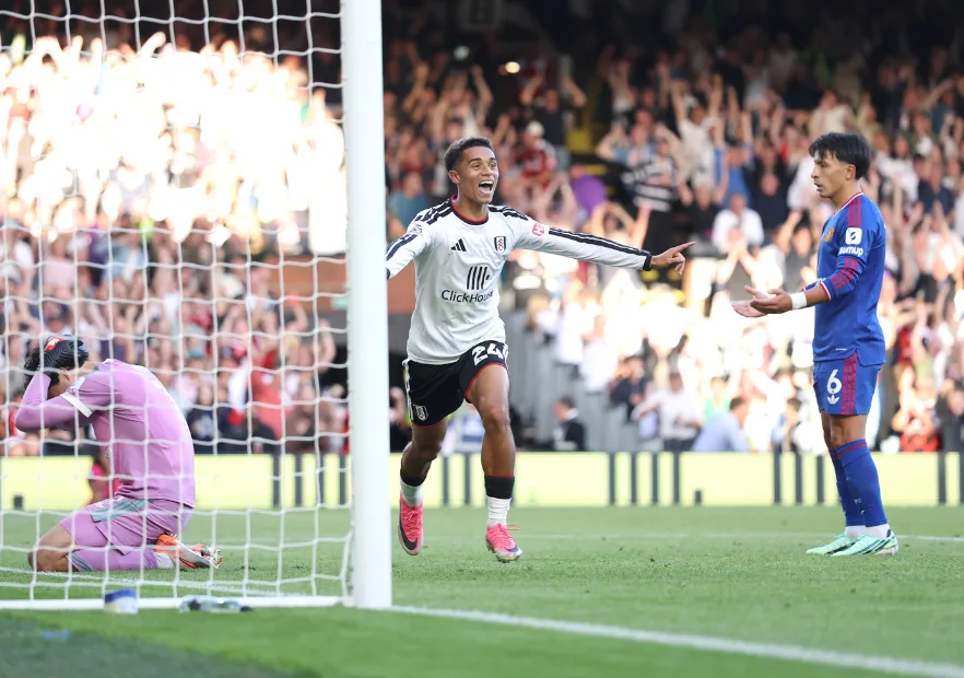 Con más dudas que certezas: Manchester United empató ante Fulham y se complicó en su arranque de Premier League