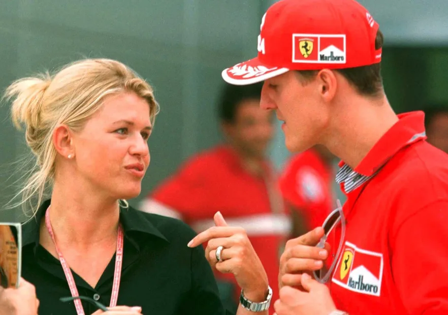 “Lloro en silencio, pero él está aquí”: Esposa de Michael Schumacher reveló el calvario tras accidente del ex piloto
