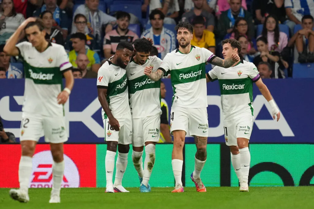Lucas Cepeda festeja este ’18’: Sumó nueva titularidad en victoria de Elche sobre Espanyol en La Liga