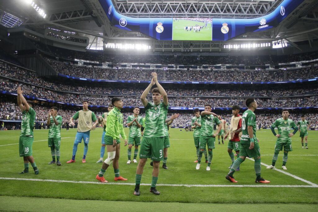 “Esta generación le dará alegrías a Wanderers y a Chile”: DT del Real Madrid se deshizo en elogios hacia los caturros