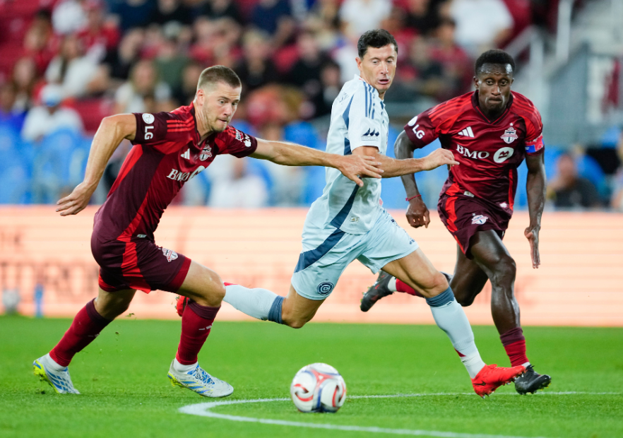 Lluvia de goles con dramatismo: Toronto FC empató ante Chicago Fire con participación de Benjamín Kuscevic